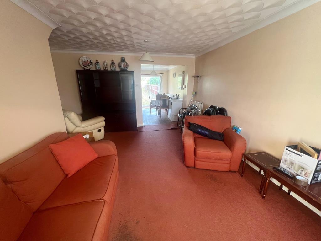 Lot: 68 - THREE-BEDROOM HOUSE FOR IMPROVEMENT - Open plan living and dining room